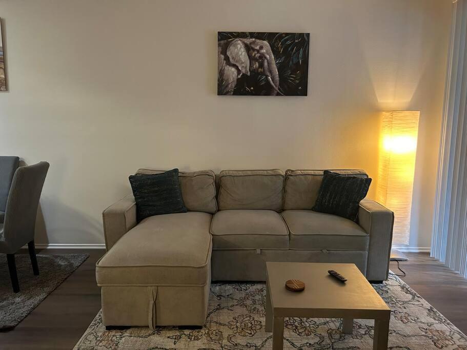 Luxury Mdr 1bd/1ba W/ Patio Pool View, Spa, Gym Apartamento Los Angeles
